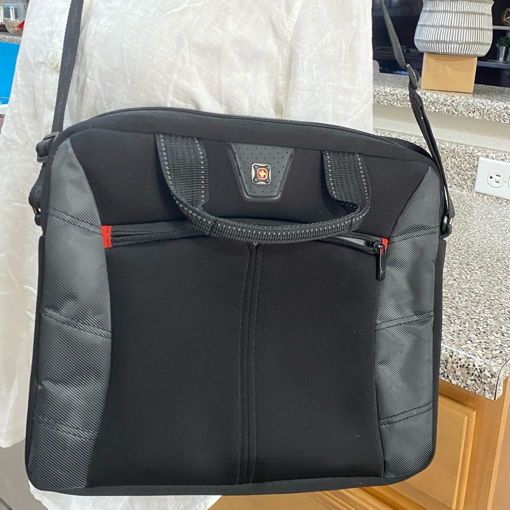 Swiss Gear platform 14” Laptop slim case